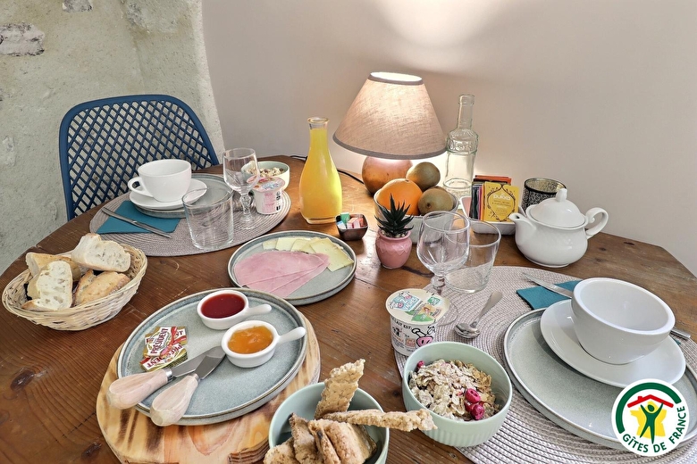 Une table de petit-déjeuner