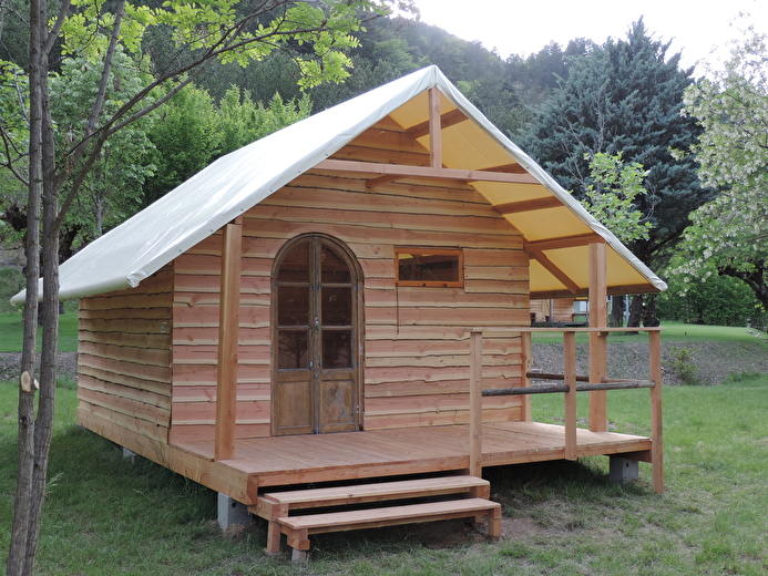 Camping  Les Cabanes de Valdie