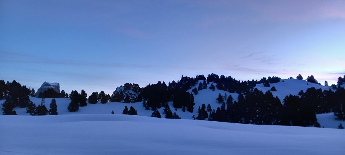 Lune snowshoe hike with Christophe Pelet