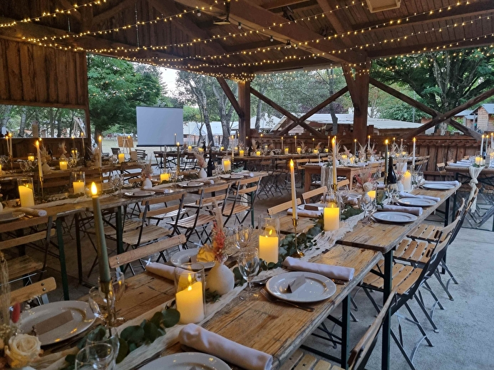 Table dressée pour un mariage
