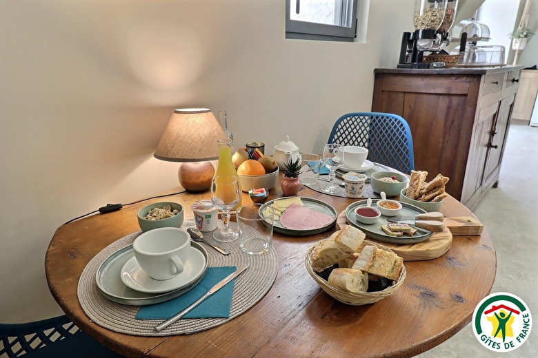 Une table de petit-déjeuner