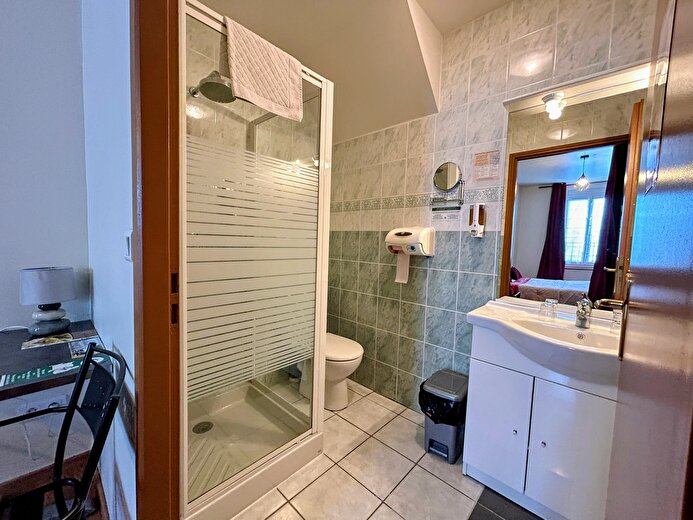 Salle de bain de la chambre double