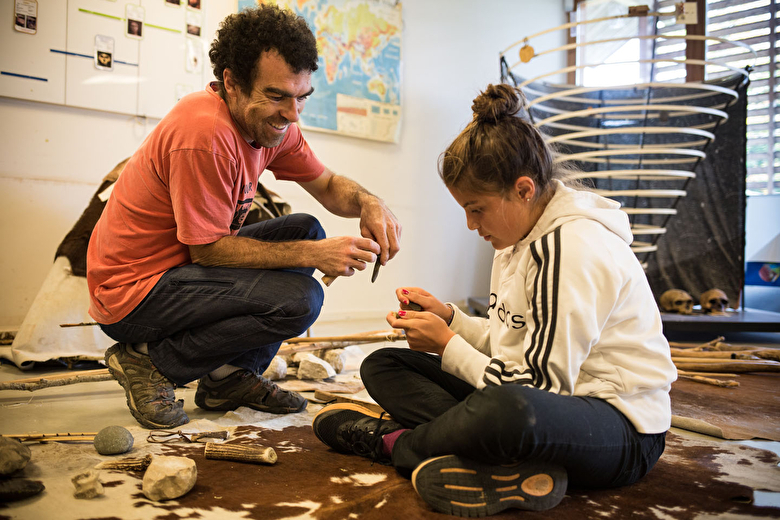 Atelier de la Préhistoire fabriquer son couteau à moissonner / Musée de la Préhistoire du Vercors