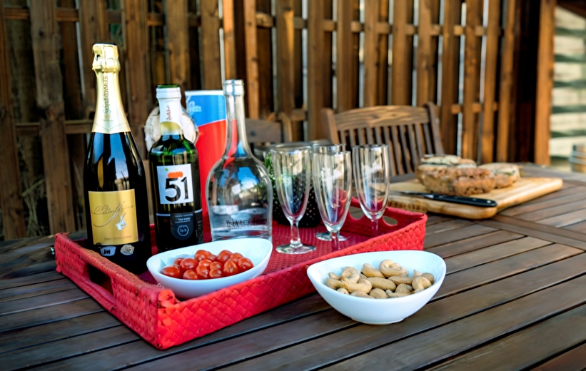 Table de jardin avec apéritif