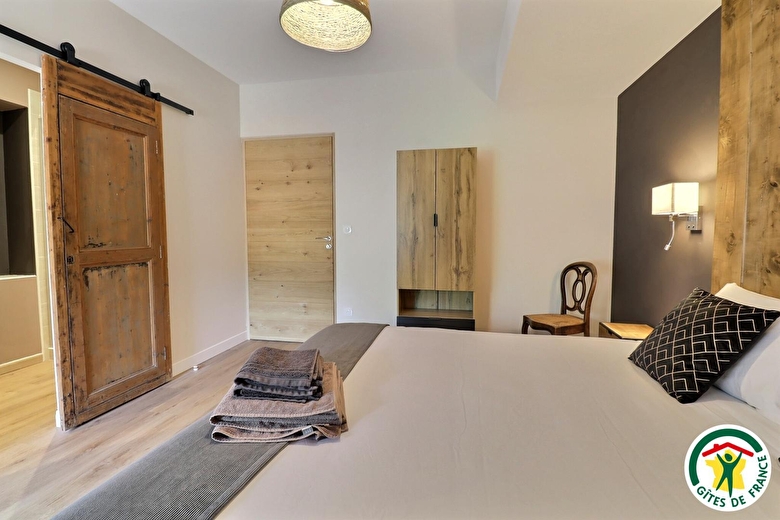 Un lit double ou deux lits simples (1x180 ou 2x90 x200)