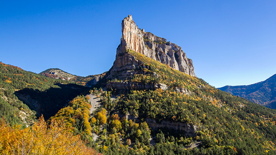 Le rocher de Combeau, porte d'entrée vers les Hauts-Plateaux du Vercors
