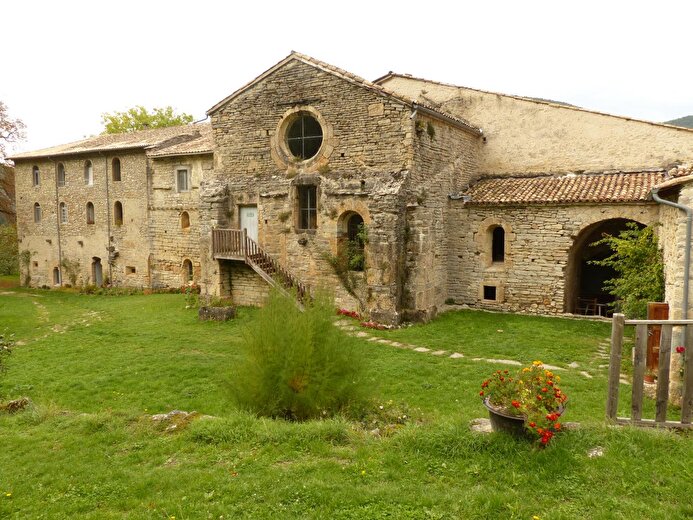 Gîtes d'étape et de séjour de l'Abbaye de Valcroissant