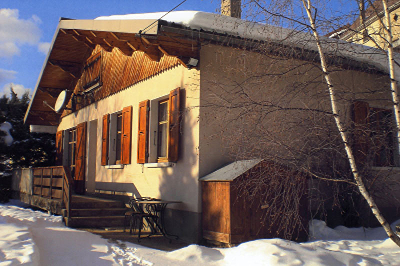 Le Chalet, l'hiver par temps de neige.