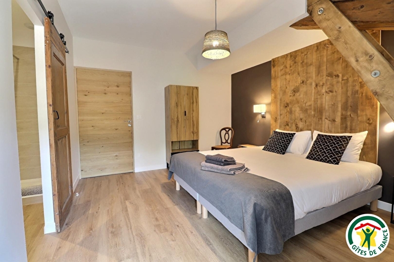 Un lit double ou deux lits simples (1x180 ou 2x90 x200)