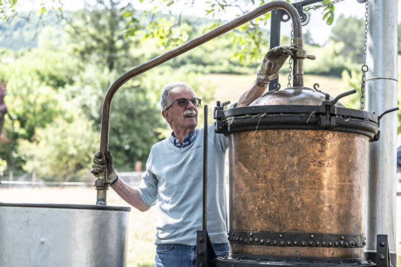Atelier de distillation à l’ancienne de la lavande au pied du Vercors