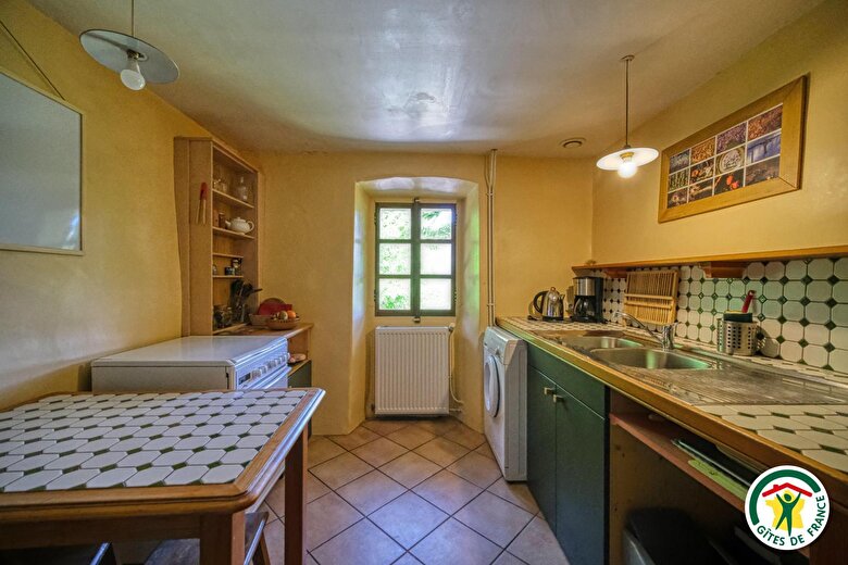 La cuisine (vue sur la montagne)