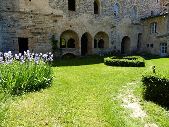 Gîtes d'étape et de séjour de l'Abbaye de Valcroissant
