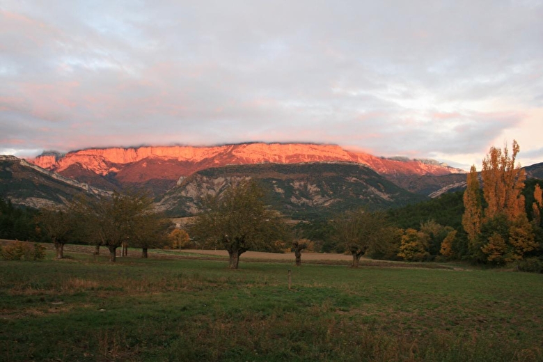 La montagne de Glandasse au coucher du soleil.