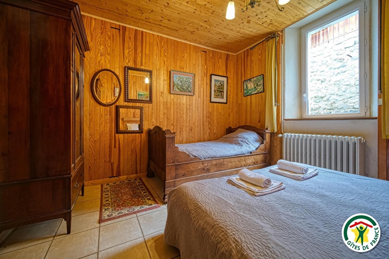 Chambre 1 (160x200 et 90x190), côté salon