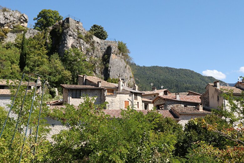 Visite guidée estivale de Châtillon-en-Diois, Village médiéval