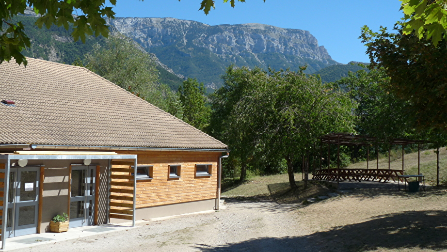 Tables de pique-nique couvertes