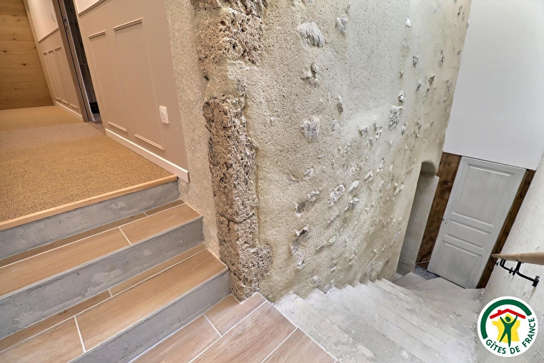 Escalier desservant les chambres, à l'étage