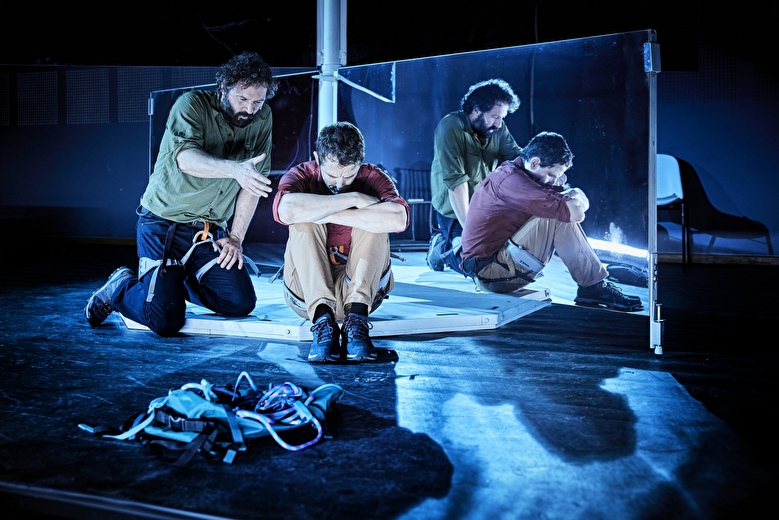 Théâtre - Une Ombre vorace