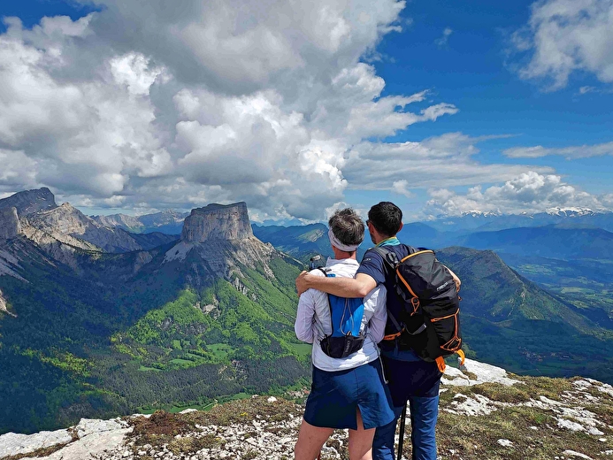 rando sur le plateau du Vercors avec vue sur le Mont Aiguille