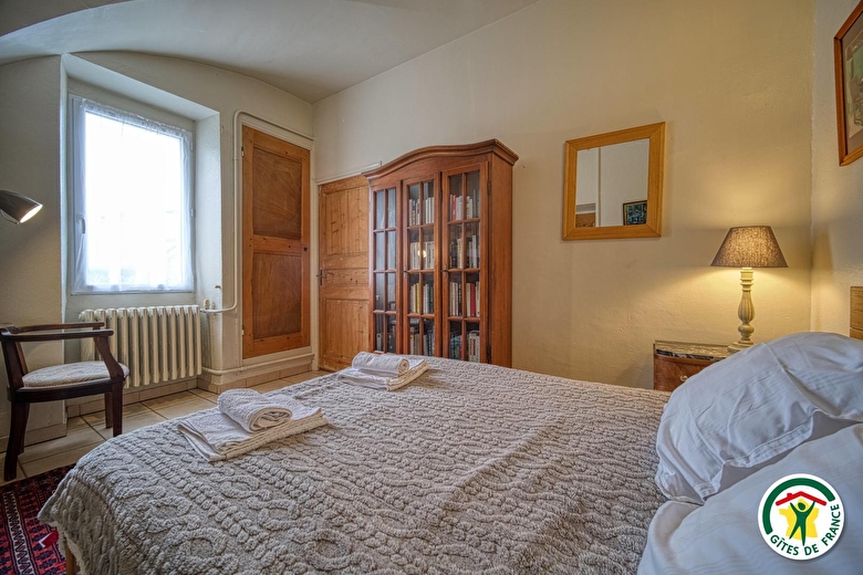 Chambre 2 (140x190) en enfilade (traversante) avec la chambre 3