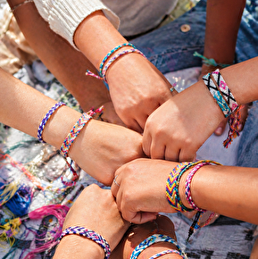 Activité créative et manuelle - BRACELETS BRÉSILIENS