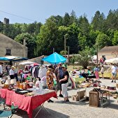 Vide grenier et marché d'artisans détourneurs