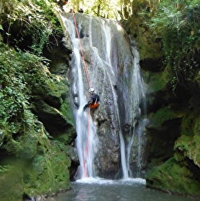 Canyoning et randonnée aquatique avec EVA Location
